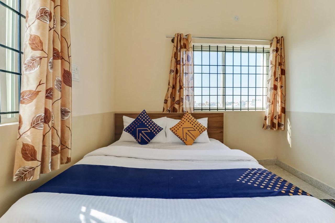 Spot On 76940 Sri Annapoorneshwari Residency Boarding & Lodging Hotel Hassan Exterior photo